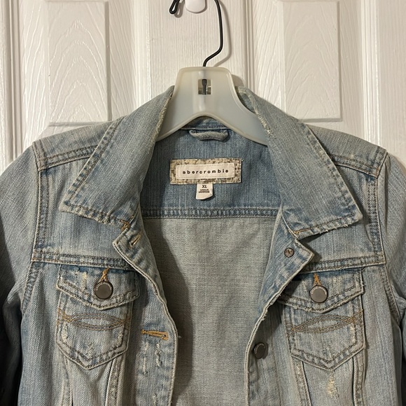 Abercrombie & Fitch Girl’s Denim Jacket 🧥 - Picture 2 of 9